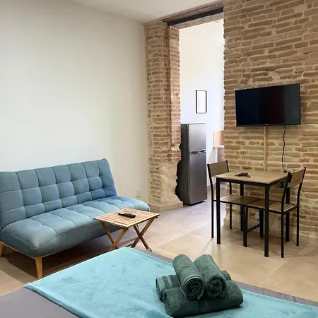 Apartment Le Cours Foucault N5 I Briques & Charme *