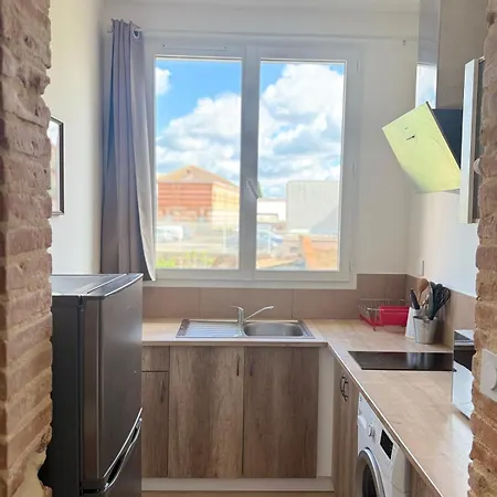 Le Cours Foucault N5 I Briques & Charme Apartment *