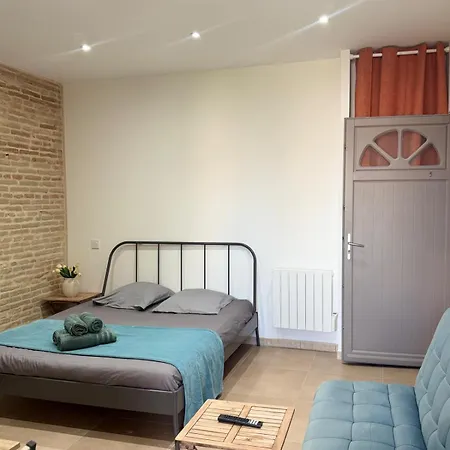 Le Cours Foucault N5 I Briques & Charme Apartment *